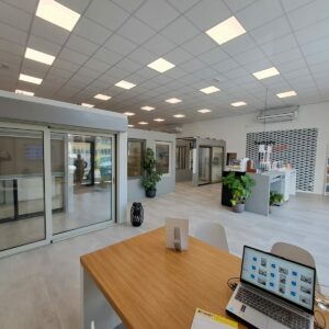 fare un post anche con le foto dello showroom